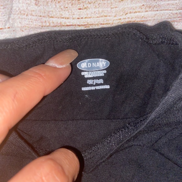 Old navy long sleeve shirt bundle 4T (3) - Picture 2 of 3